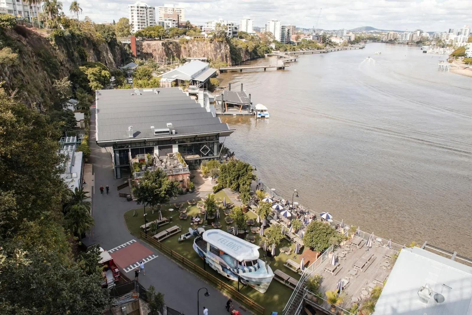 Howard Smith Wharves – พื้นที่ชิลล์แห่งใหม่ใต้สะพาน Story Bridge